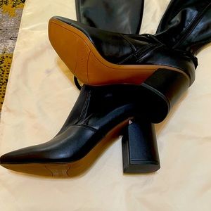 Ladies Franco Sarto knee High boot.